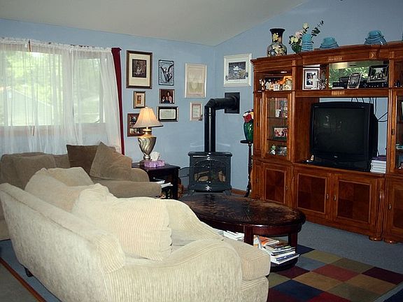 Large Family Room with vaulted ceilings