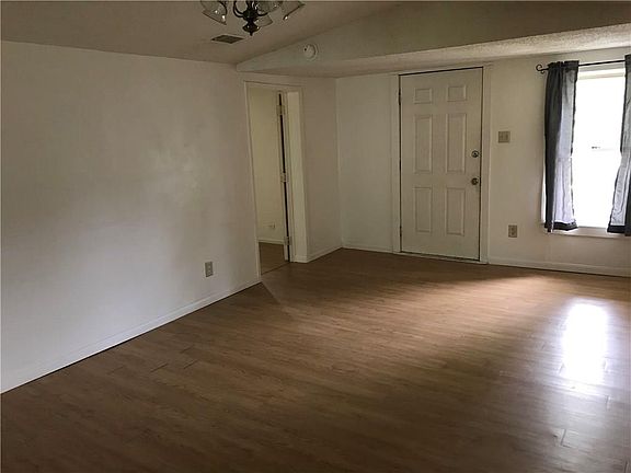 3rd image of 705 E 4th Ave