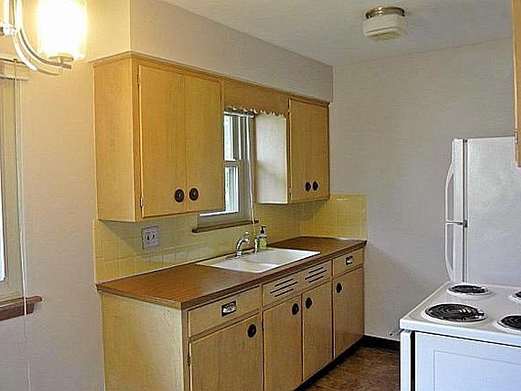 5th image of 1543 2nd St APT 4