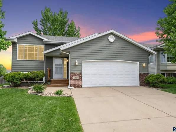 7424 W 51st St, Sioux Falls, SD 57106
