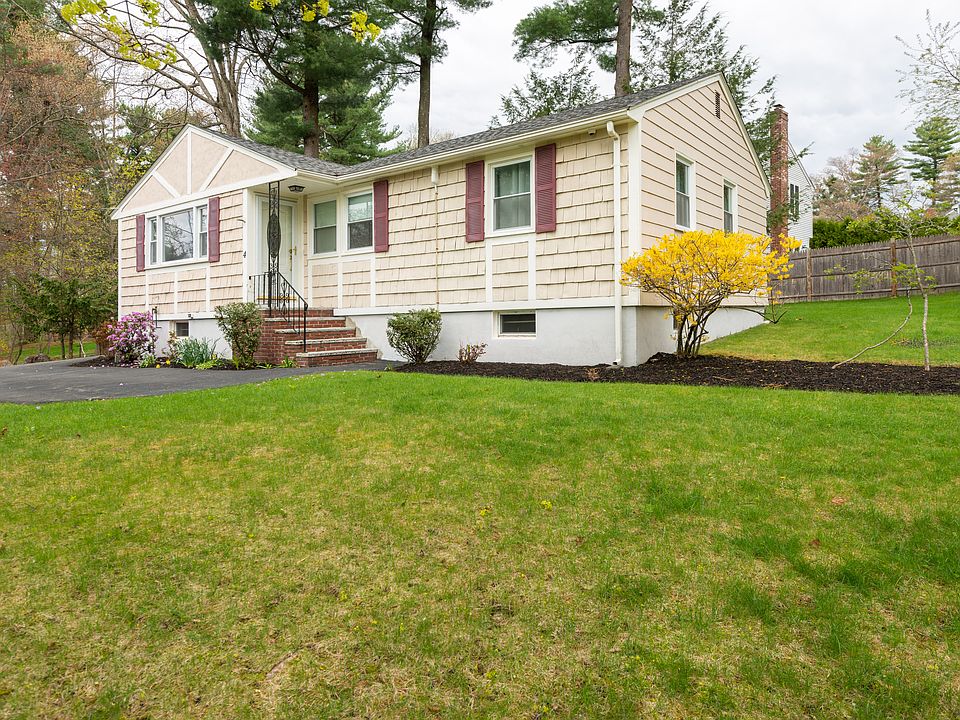 1st image of 4 Mirabeau Ln