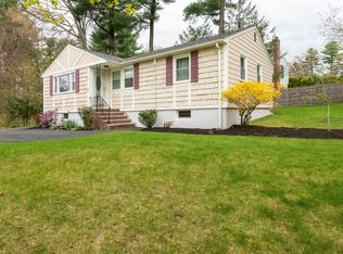 4 Mirabeau Ln, Lynnfield, MA 01940
