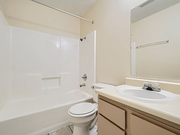 2nd image of 1913 W Loop APT B