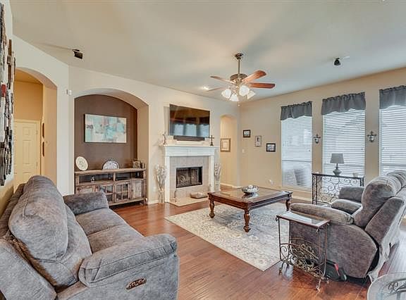 4th image of 4005 Greenwood Way
