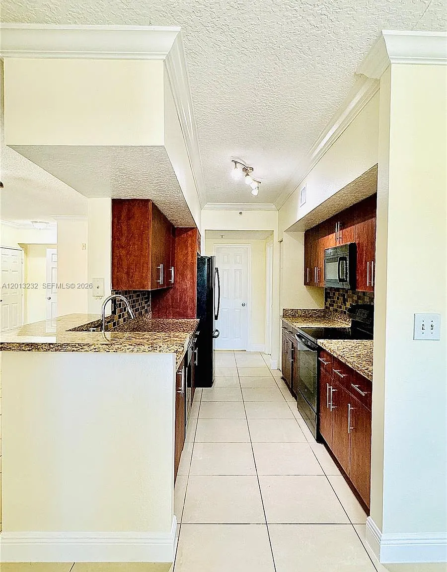 Marquesa Condo — Photo 3