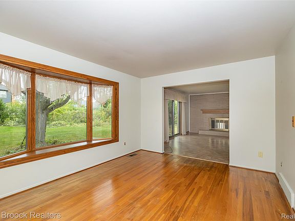 5th image of 304 Paragon Ave