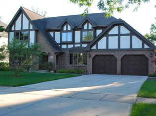 6240 Squire Ln, Willowbrook, IL