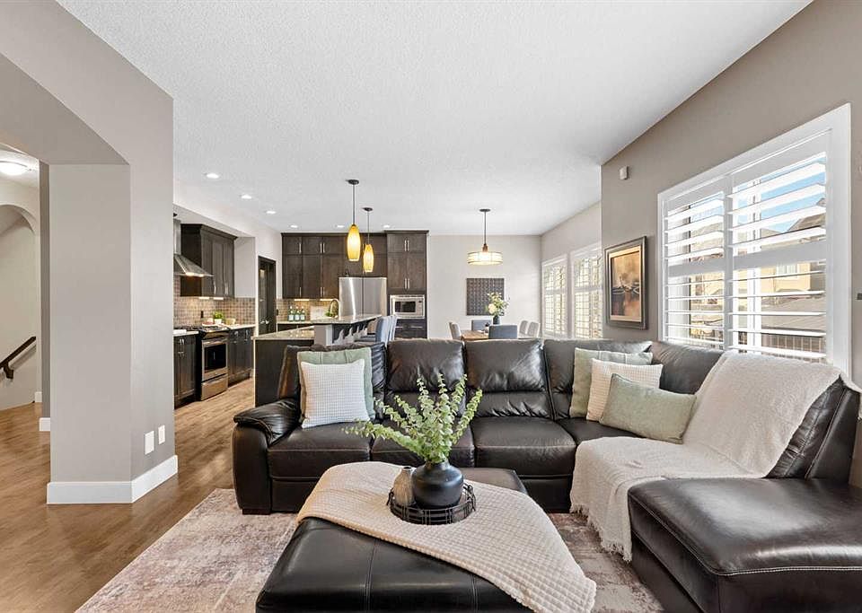 1st image of 809 W Canoe Grn SW