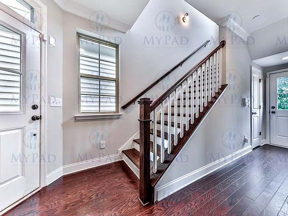 2nd image of 1016 Moorewood Ln SE