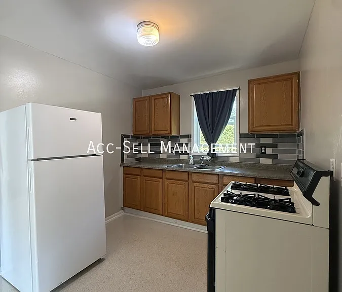 17 Mathews Ct NE — Photo 3