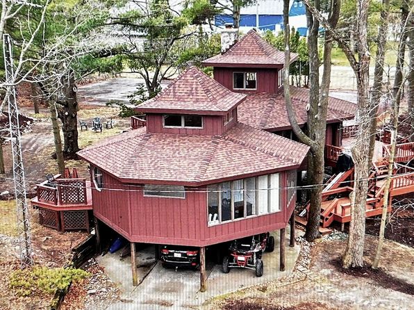 9233 W Silver Lake Rd, Mears, MI 49436