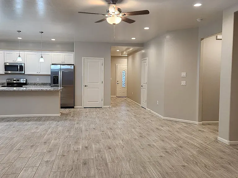 3 bed, 1600 sqft, $2,000 — Photo 2