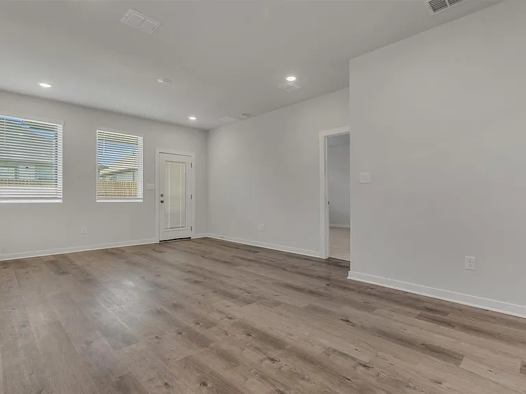 130 Hornet St — Photo 11