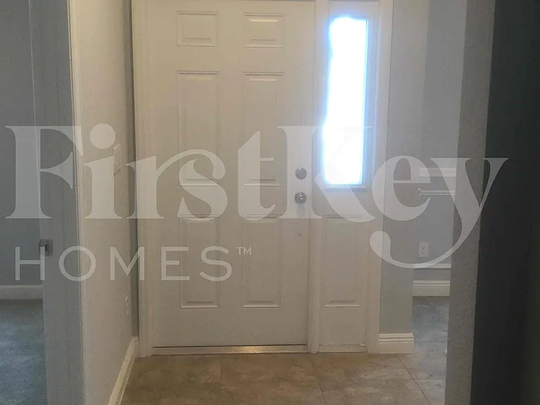 328 SW Ridgecrest Dr — Photo 2
