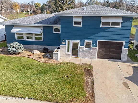 2nd image of 1827 Marian Dr