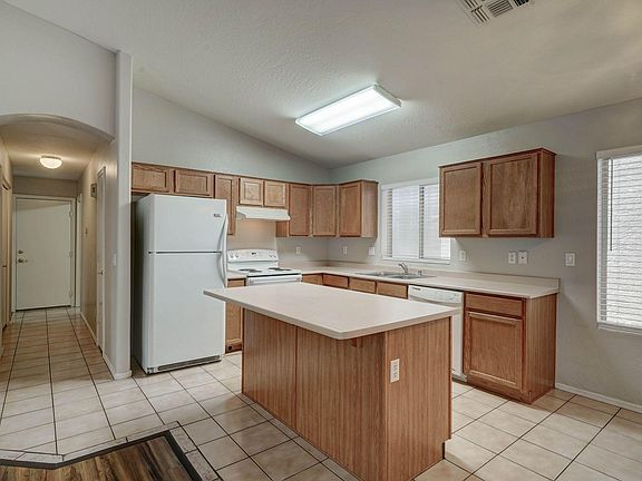 4th image of 4410 E Windsong Dr