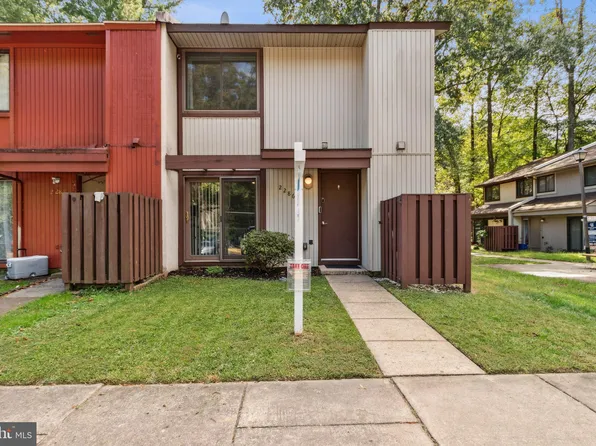 2286 White Cornus Ln, Reston, VA 20191