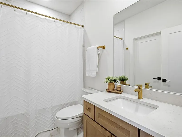 4510 Hawthorn Cir — Photo 32