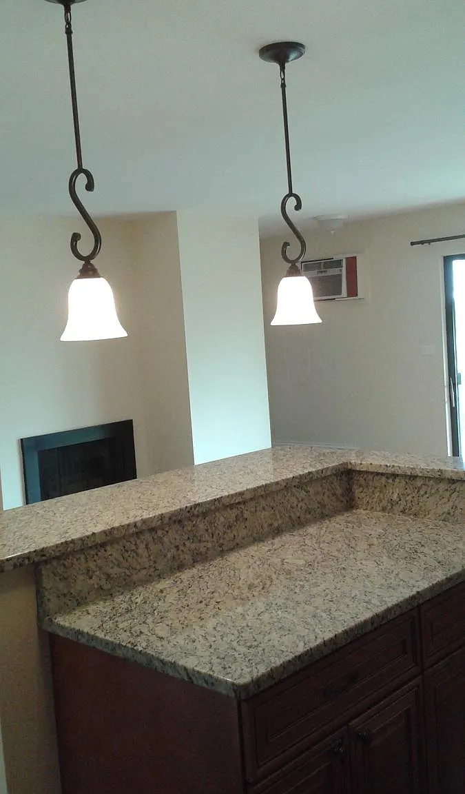 2 bed, 1000 sqft, $1,900 — Photo 4