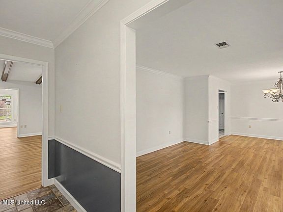 3rd image of 738 Parkwood Dr