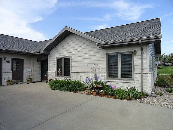2nd image of 1921 Flag Mountain Dr