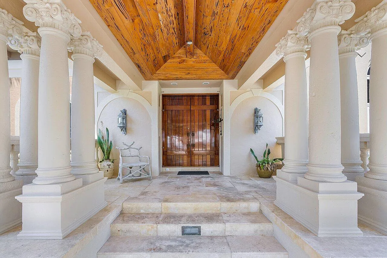 5 bed, 7.0 bath, 10200 sqft, $85,000 — Photo 3