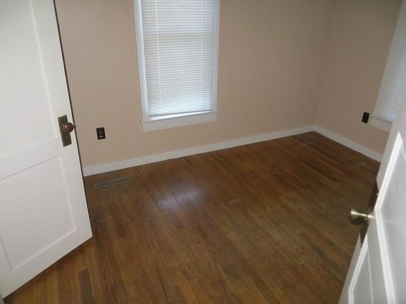 2nd image of 221 NE 5th St