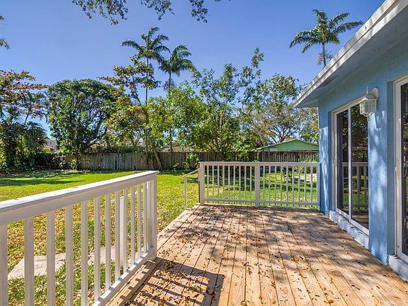 3rd image of 1540 SW 32nd Street