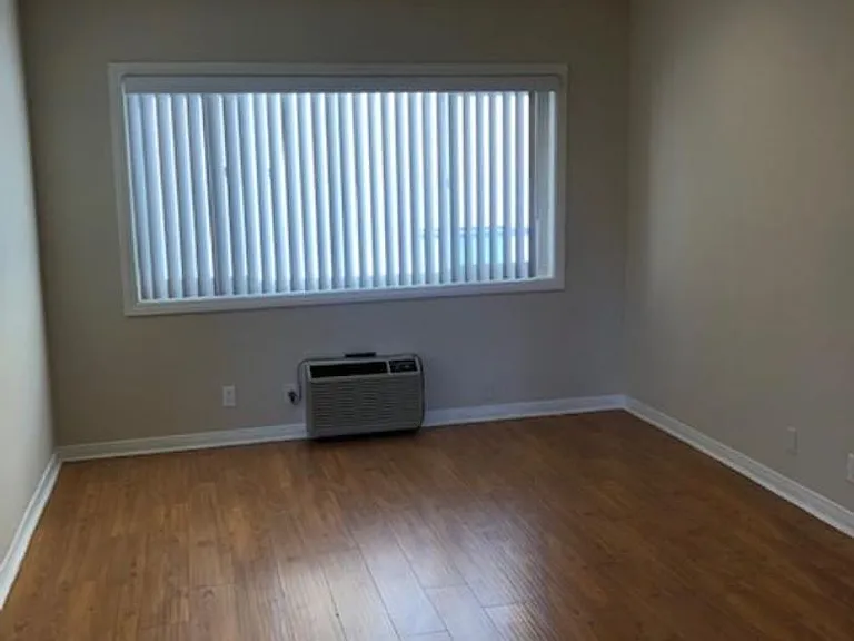 14521 Margate St — Photo 2