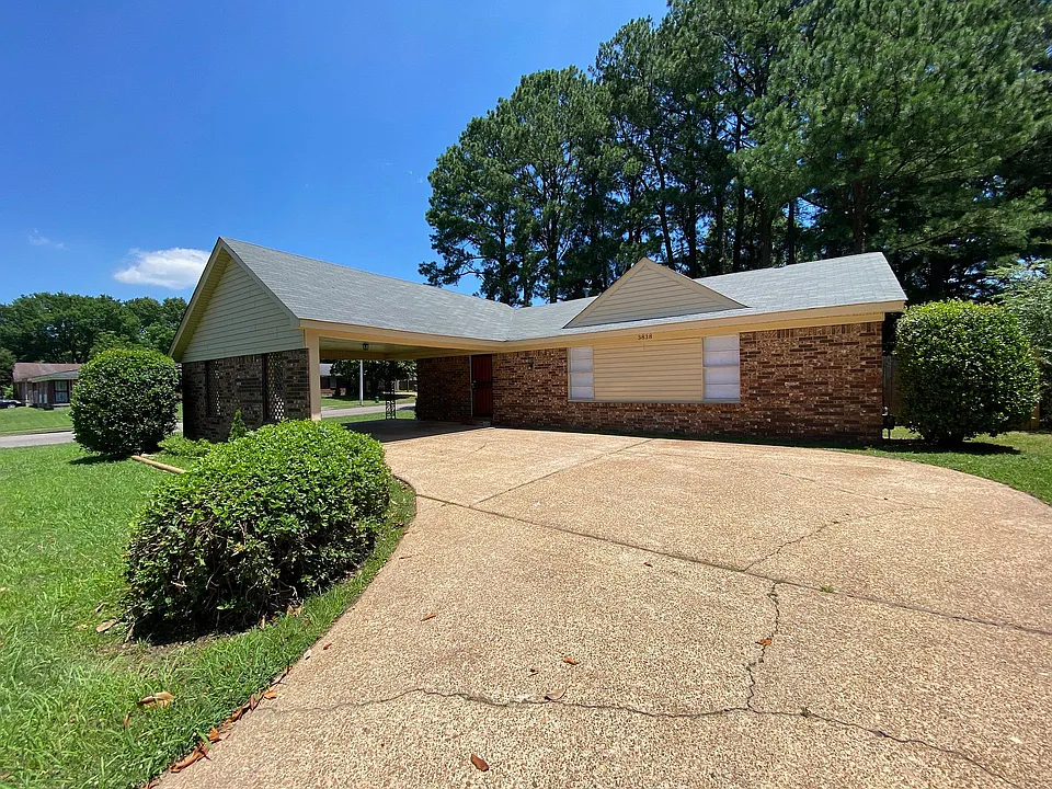 3838 Hyacinth Dr