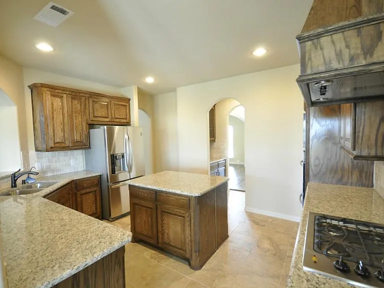 600 Falcon Dr — Photo 4