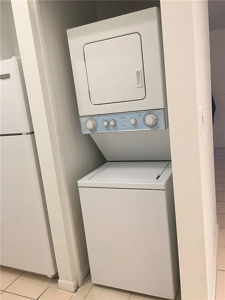 2 bed, 2.0 bath, 1190 sqft, $2,380 — Photo 3