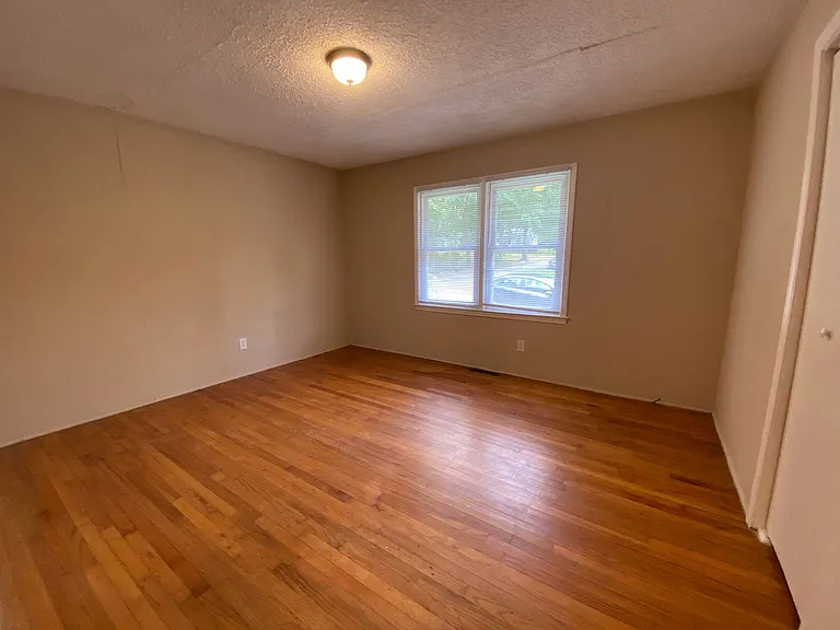 106 Cantrell Dr — Photo 14