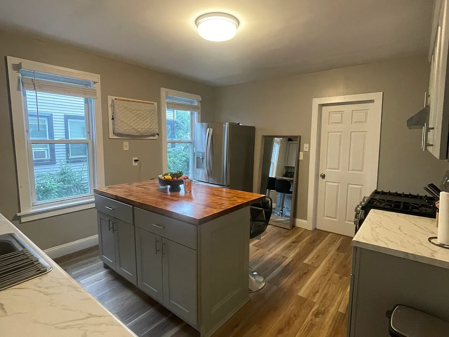 2 bed, 1.0 bath, 1000 sqft, $2,300 — Photo 4