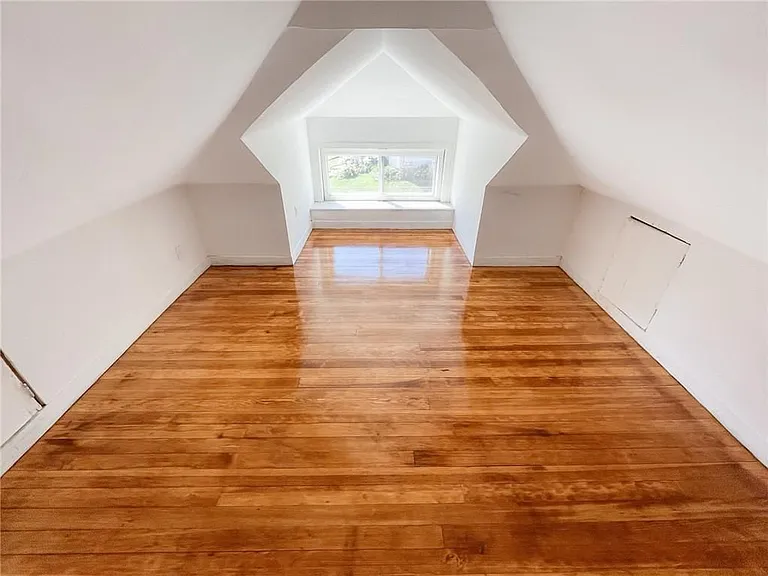 183 Narragansett St — Photo 16