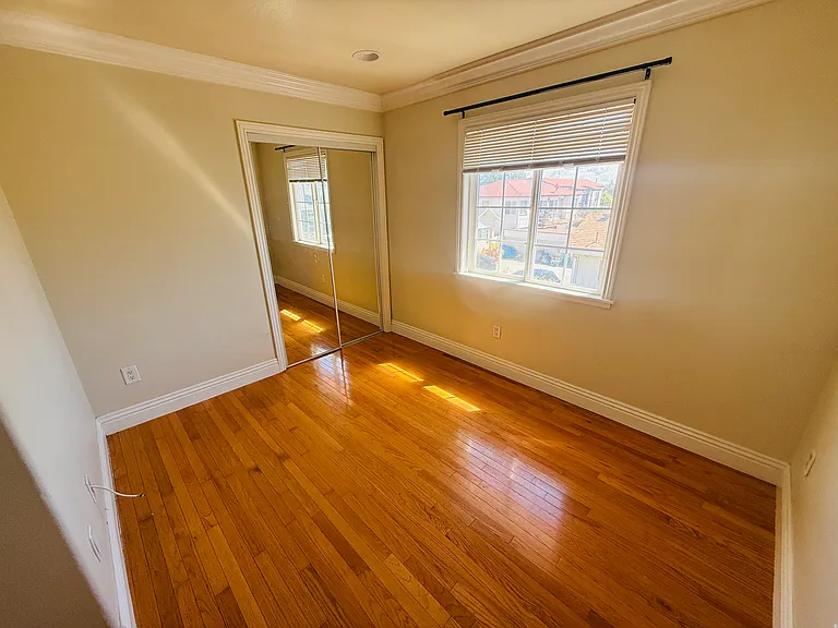 Middle room. Smaller room
