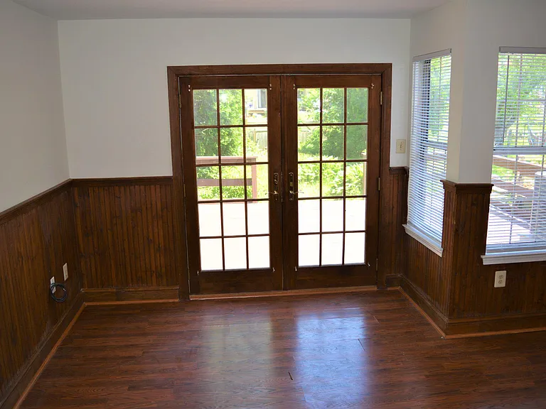 361 Kent Ln — Photo 13