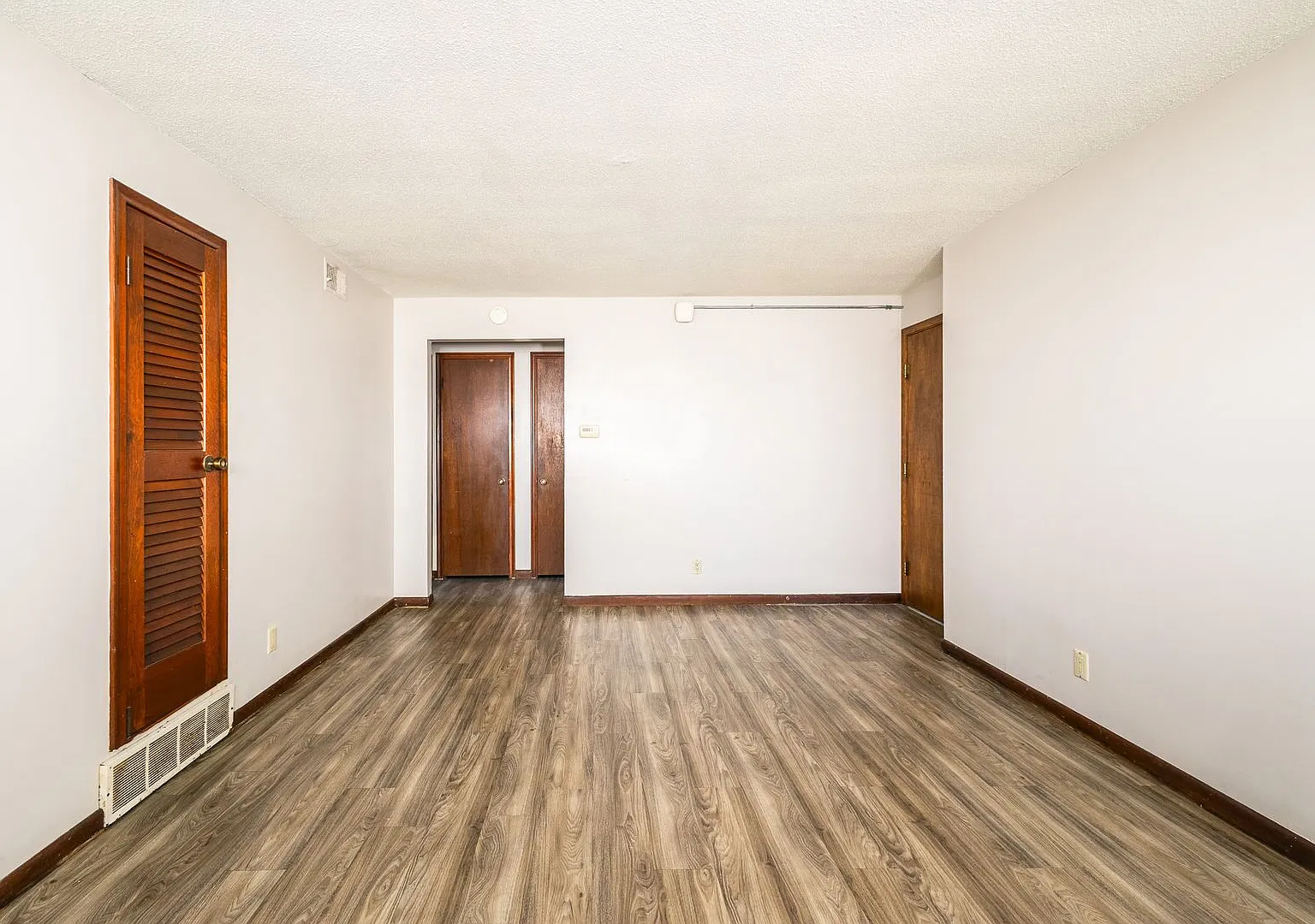 46th Street Apartments — Photo 4