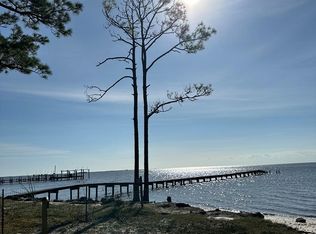 81 Arizona St, Carrabelle, FL 32322