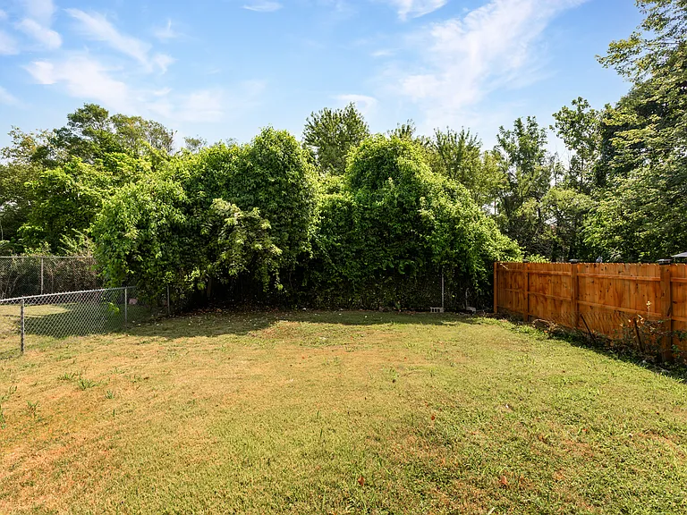 1304 Grant Dr — Photo 27