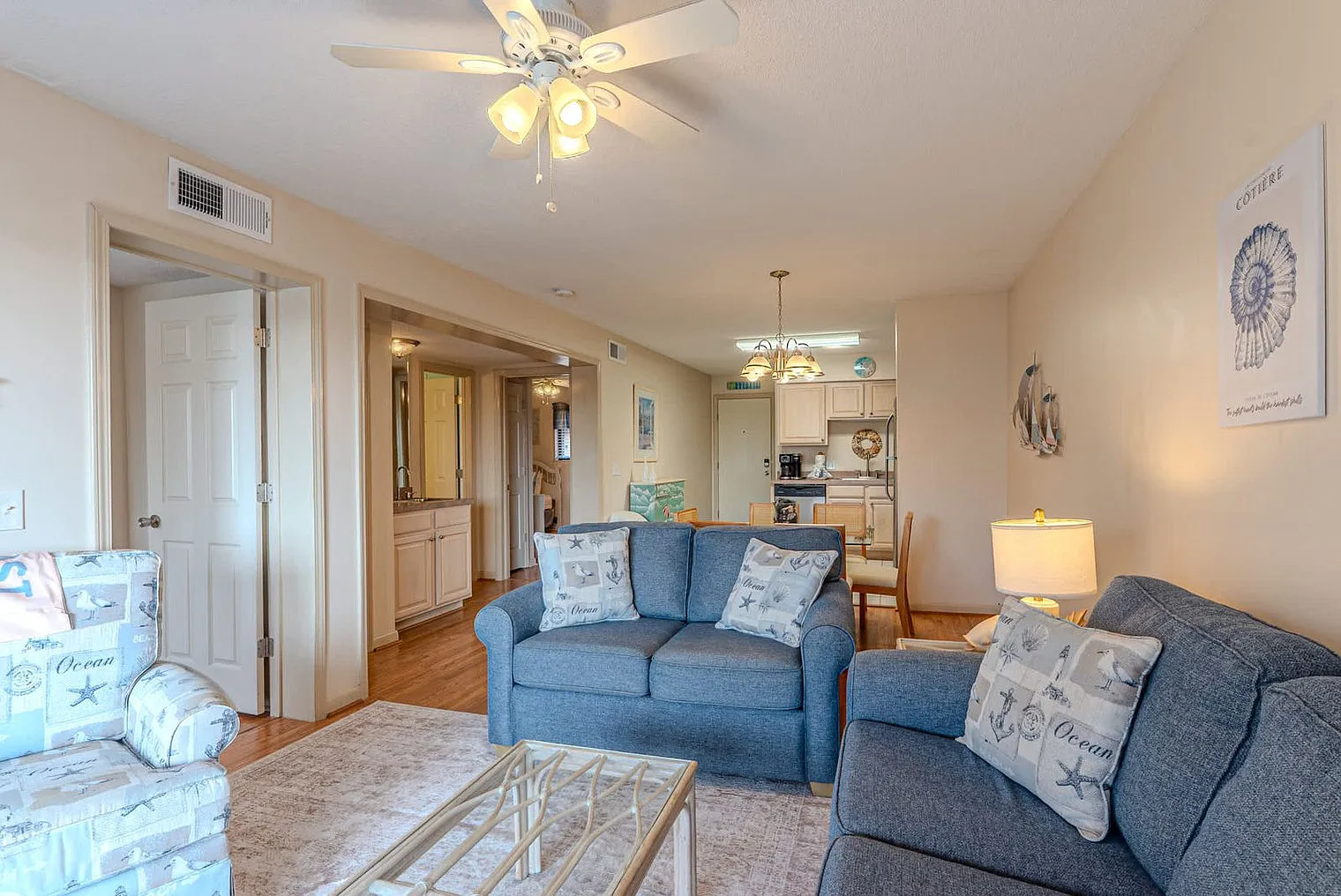 2 bed, 2.0 bath, 882 sqft, $2,636 — Photo 2