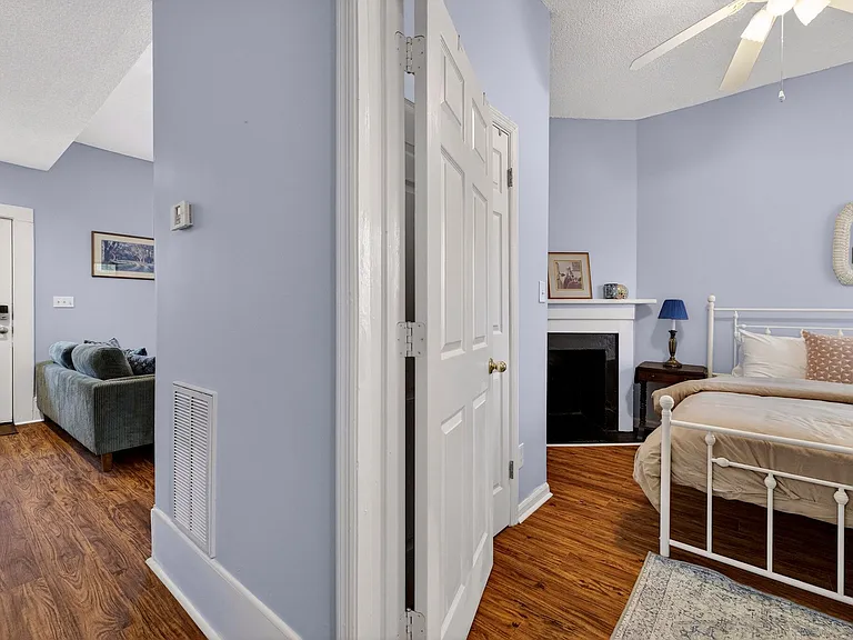 534 E Gordon Ln — Photo 14