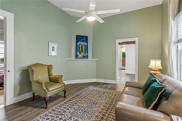 2115 Chippewa St — Photo 5