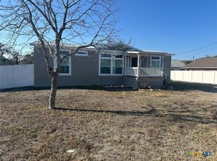 908 Henry St, Cuero, TX 77954