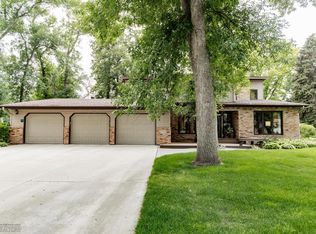 7125 Woodland Cir, Horace, ND 58047