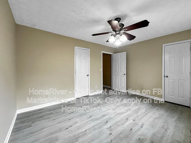 506 Oakwood Ct — Photo 10