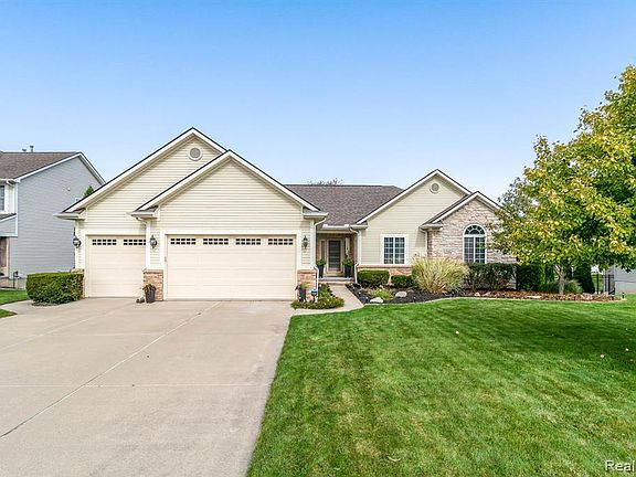 3rd image of 9162 Hidden Oaks Dr