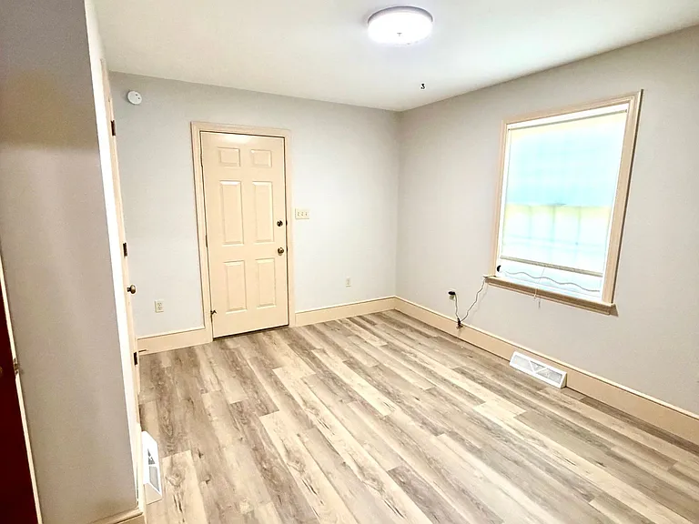 684 Steinman Ct — Photo 14