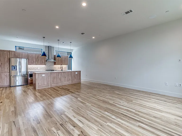 5609 Live Oak St #404 — Photo 5