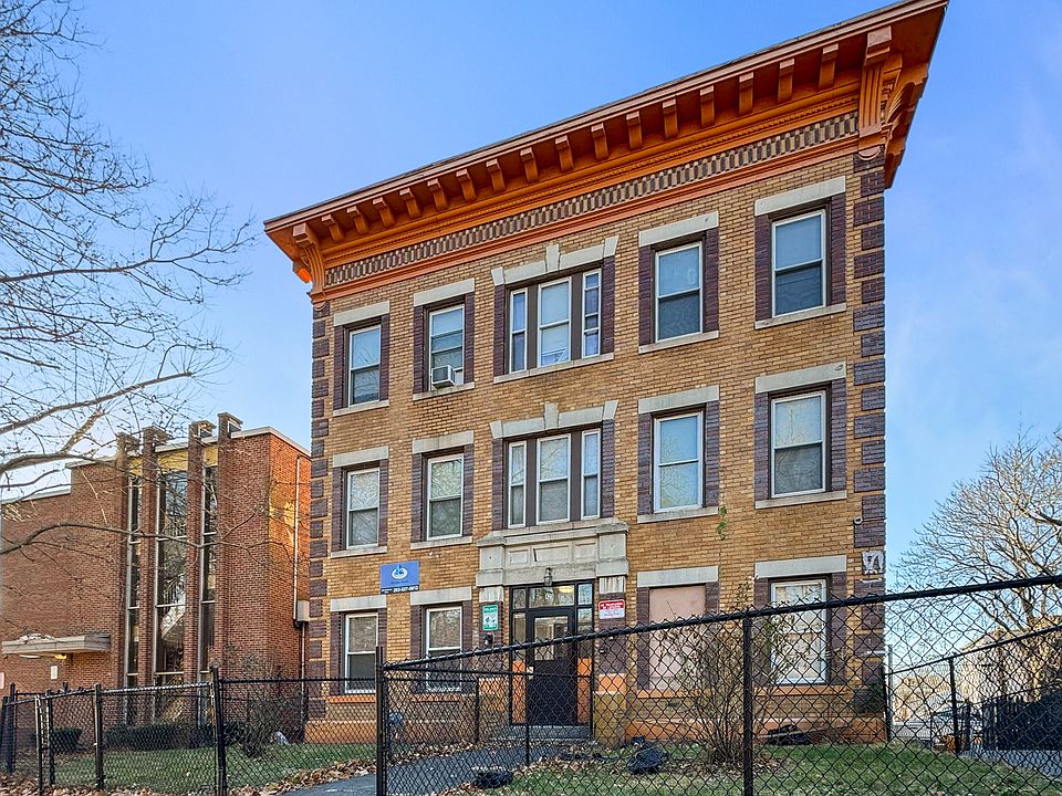 1st image of 425 Zion St #1